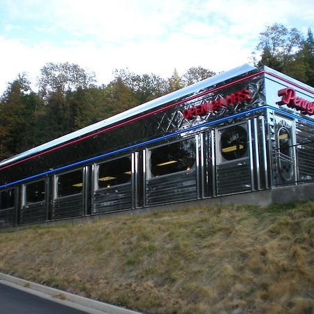 Travelodge By Wyndham Dunsmuir Esterno foto