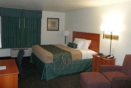 Travelodge By Wyndham Dunsmuir Esterno foto
