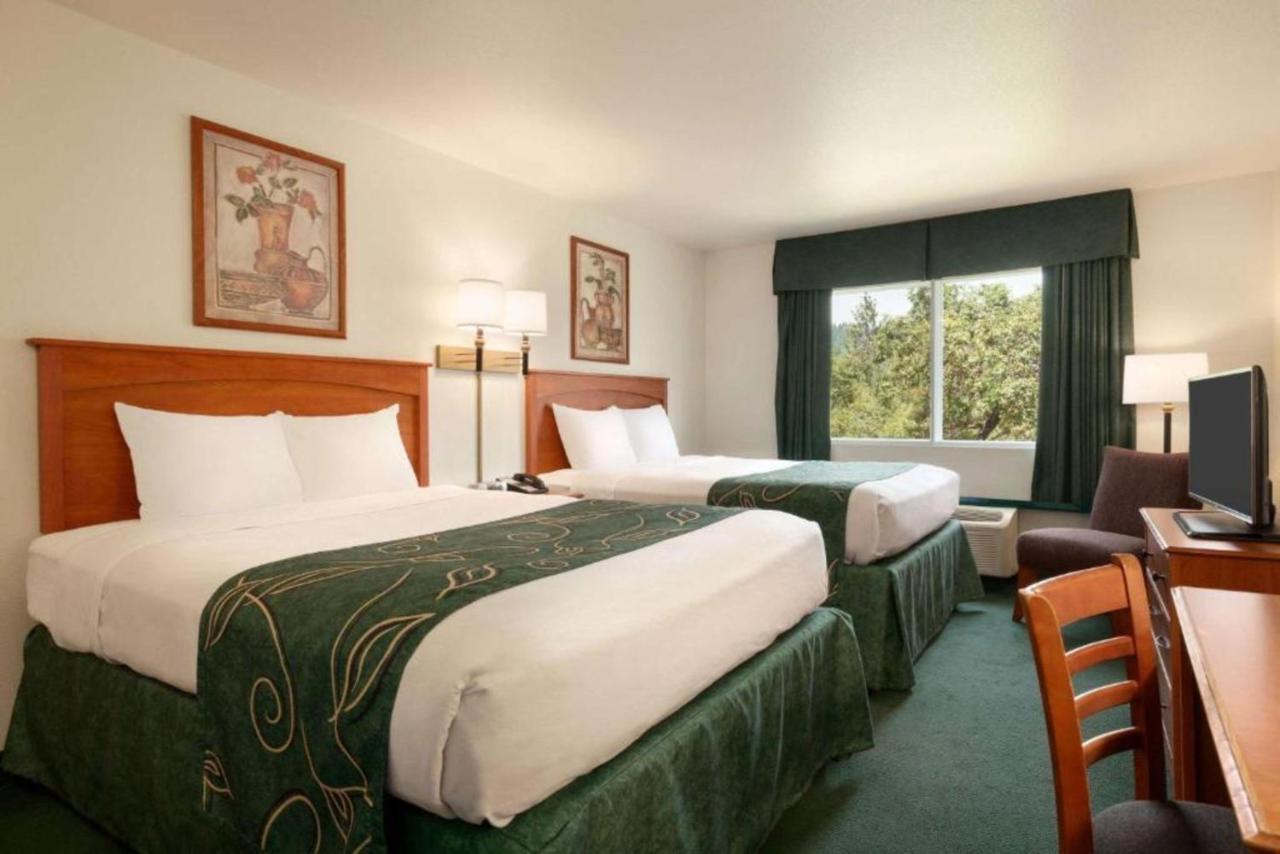 Travelodge By Wyndham Dunsmuir Esterno foto
