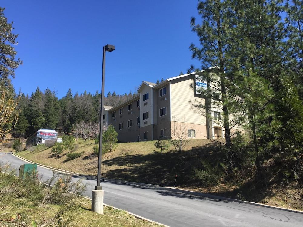 Travelodge By Wyndham Dunsmuir Esterno foto