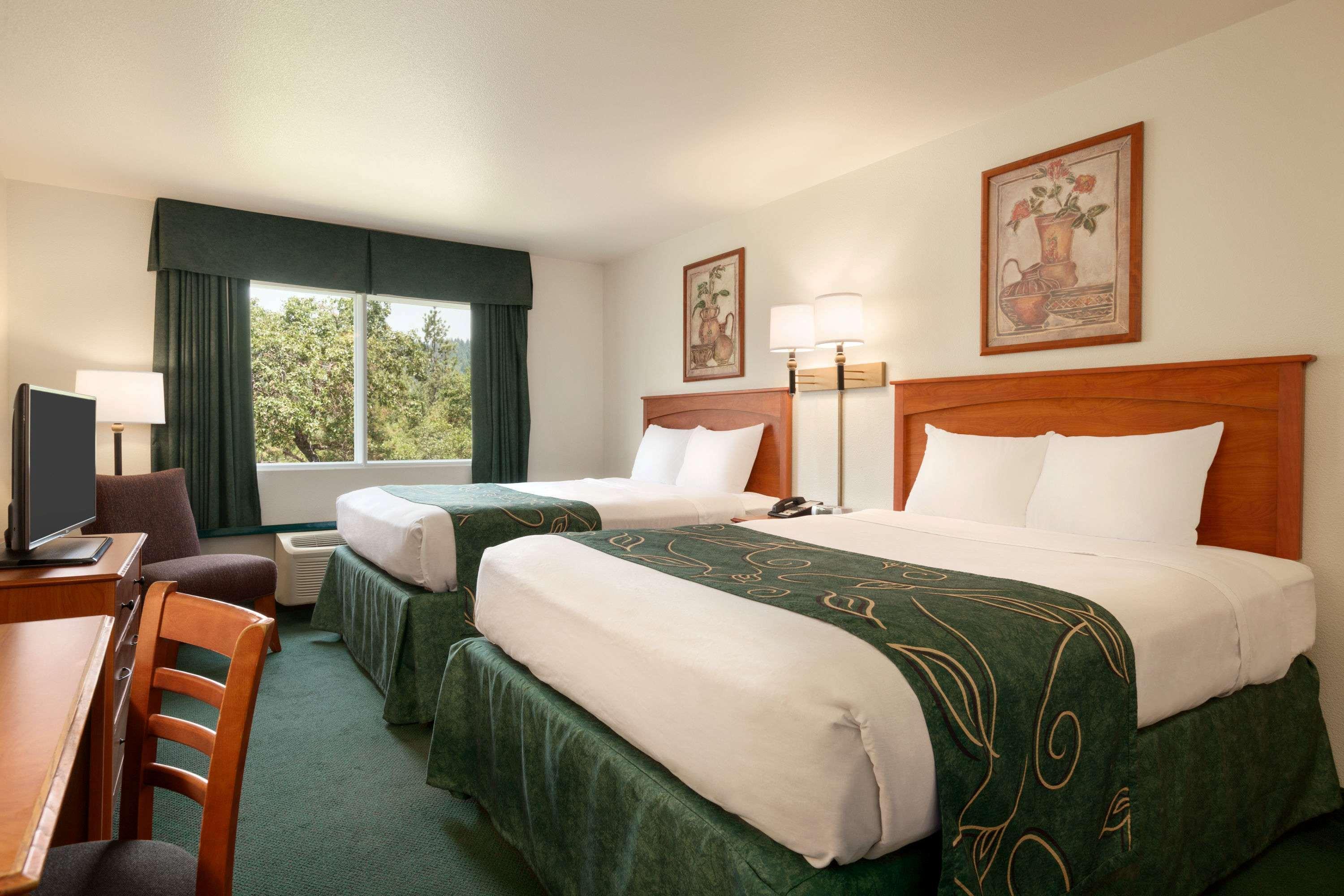Travelodge By Wyndham Dunsmuir Esterno foto