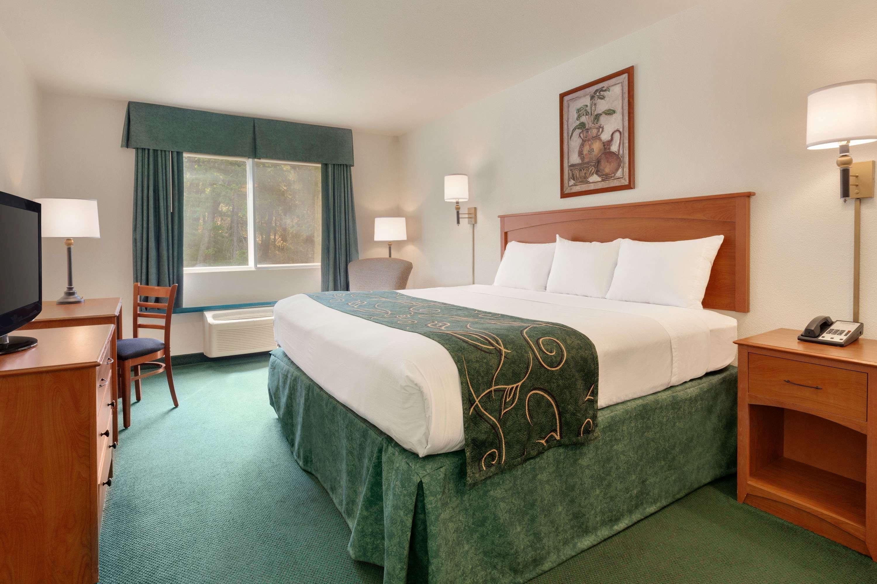 Travelodge By Wyndham Dunsmuir Esterno foto