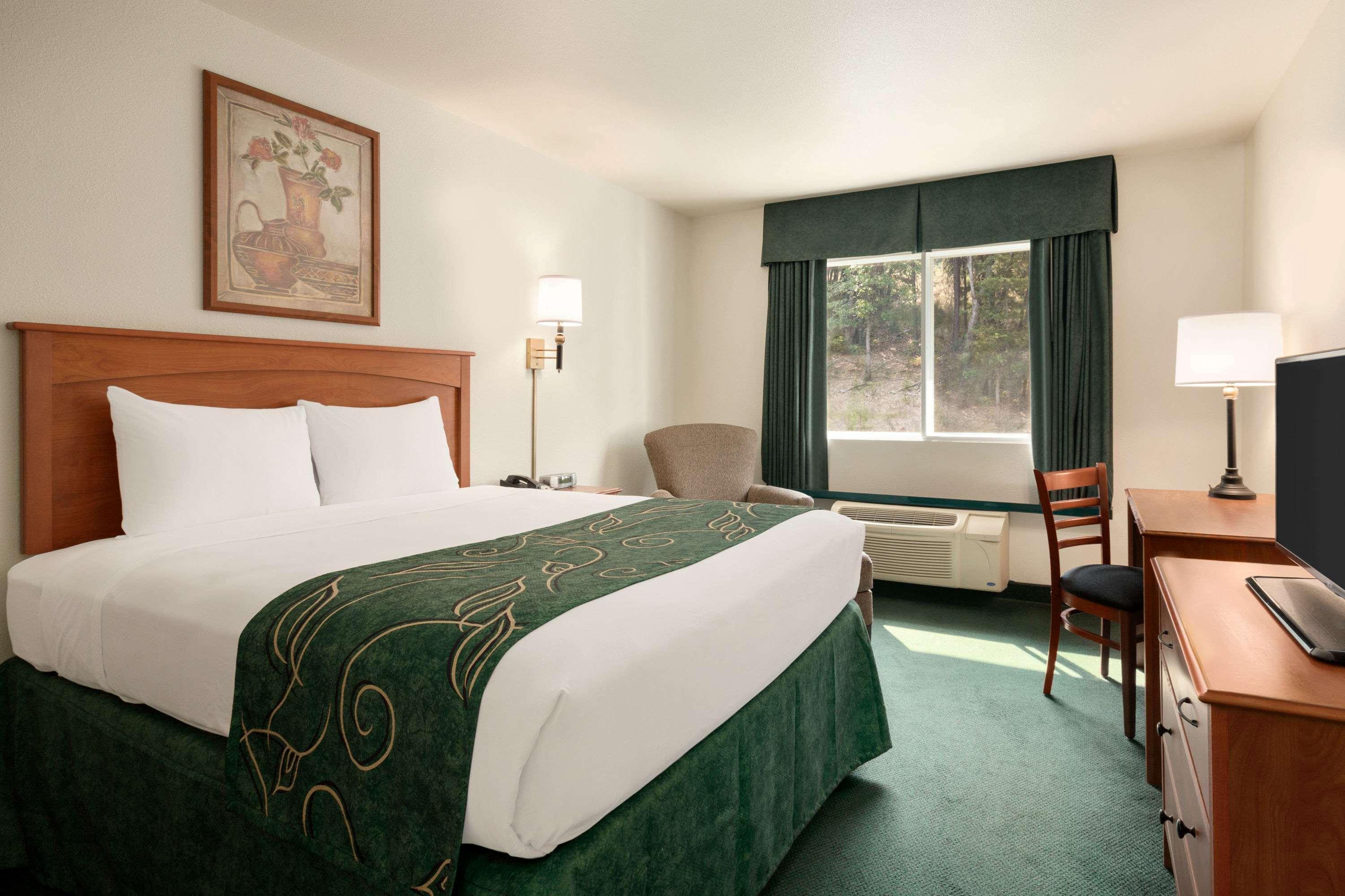 Travelodge By Wyndham Dunsmuir Esterno foto
