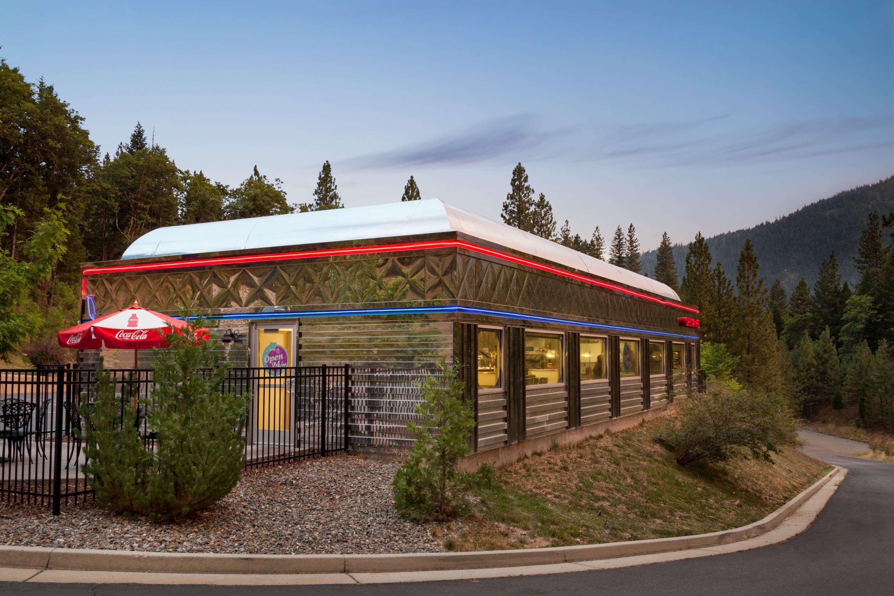 Travelodge By Wyndham Dunsmuir Esterno foto