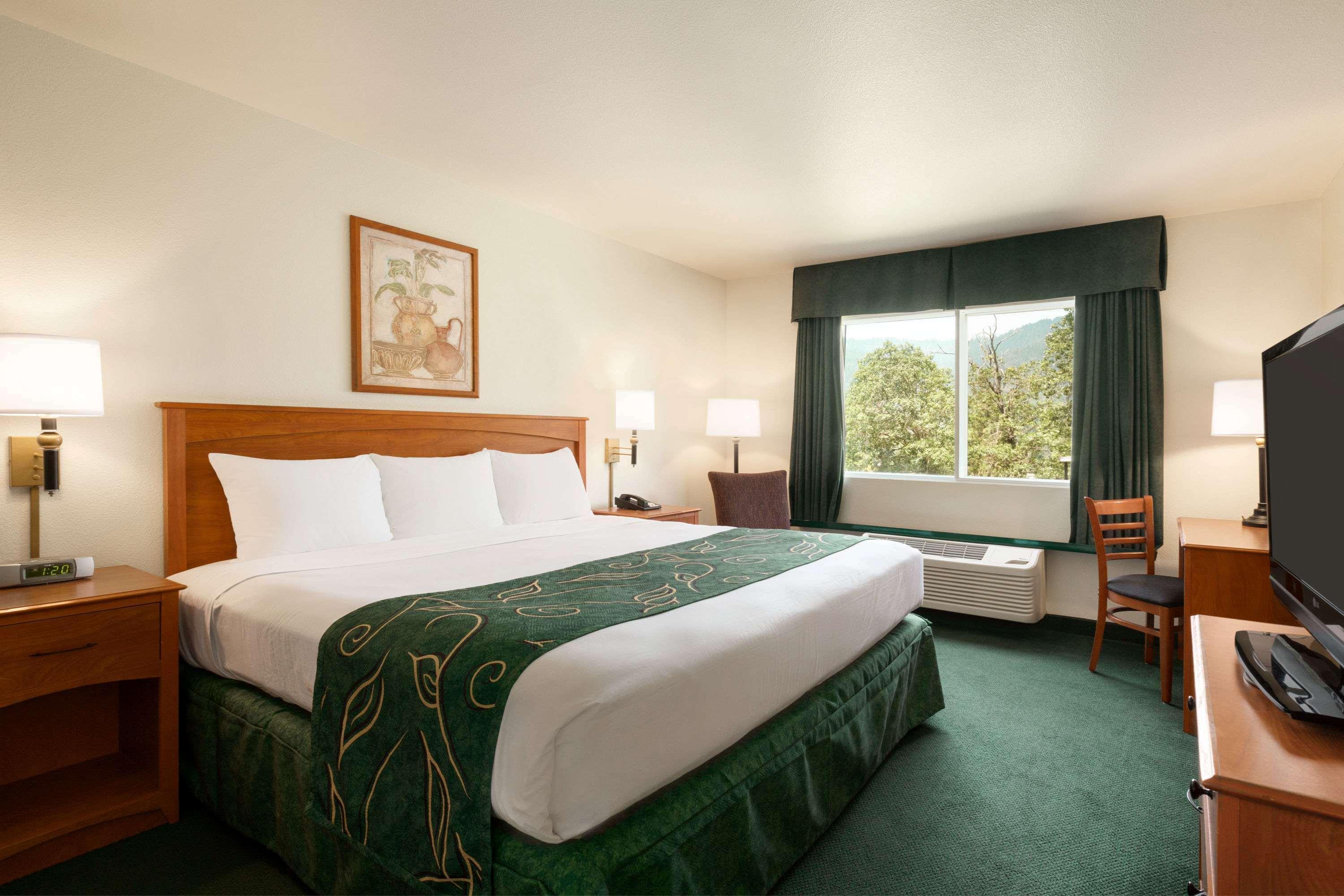 Travelodge By Wyndham Dunsmuir Esterno foto