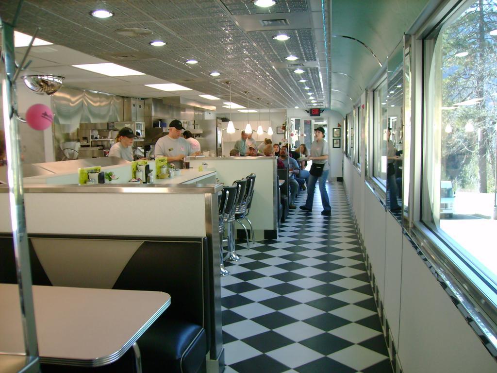 Travelodge By Wyndham Dunsmuir Ristorante foto